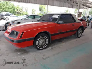 1986 Ford Mustang z VIN 1FABP2738GF131495, wystawiony jako IAAI lot #42437401 z przebiegiem 6 322 mil mil oraz . Historia ofert i sprzedaży dostępna na DreamBid. Obrazek 17.