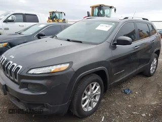 2015 Jeep Cherokee Latitude with VIN 1C4PJLCB6FW547788, listed as a IAAI auction lot 42177621 with 138,945 mi miles and . Bid and sale history available at carsss.com. Image 2.