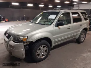 2005 Ford Escape Limited with VIN 1FMYU94195KB62327, listed as a IAAI auction lot 41910709 with 116,086 mi miles. Bid and sale history available at carsss.com. Image 2.