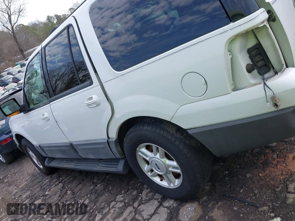 2004 Ford Expedition Special Service with VIN 1FMPU16L94LB64096, listed as a IAAI auction lot 41417984 with 1 mi miles. Bid and sale history available at carsss.com. Image 13.