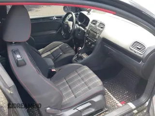 2010 Volkswagen GTI z VIN WVWEV7AJ7AW178851, wystawiony jako IAAI lot #42534573 z przebiegiem 141 542 mil mil oraz . Historia ofert i sprzedaży dostępna na DreamBid. Obrazek 5.