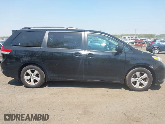 2011 Toyota Sienna LE AAS with VIN 5TDKK3DC4BS173688, listed as a IAAI auction lot 42106211 with 282,301 mi miles. Bid and sale history available at carsss.com. Image 13.