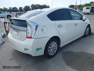 2014 Toyota Prius Plug-In with VIN JTDKN3DP6E3050927, listed as a IAAI auction lot 41871777 with 155,040 mi miles. Bid and sale history available at carsss.com. Image 4.