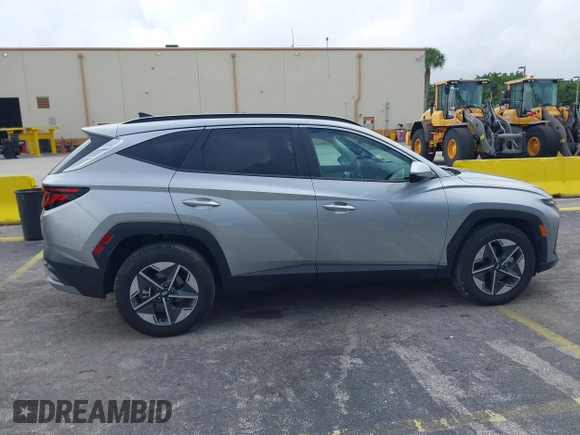 2025 Hyundai Tucson SEL z VIN 5NMJB3DE5SH465219, wystawiony jako IAAI lot #42490892 z przebiegiem 11 135 mil mil oraz . Historia ofert i sprzedaży dostępna na DreamBid. Obrazek 13.