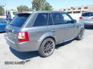 2008 Land Rover Range Rover Sport HSE z VIN SALSK25458A121339, wystawiony jako IAAI lot #42381868 z przebiegiem 173 469 mil mil oraz . Historia ofert i sprzedaży dostępna na DreamBid. Obrazek 4.