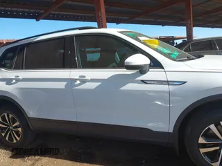 2022 Volkswagen Tiguan S z VIN 3VV1B7AX2NM001840, wystawiony jako IAAI lot #41425588 z przebiegiem 28 720 mil mil oraz . Historia ofert i sprzedaży dostępna na DreamBid. Obrazek 13.