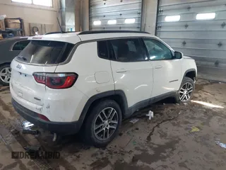 2018 Jeep Compass Latitude with VIN 3C4NJDBB0JT179167, listed as a IAAI auction lot 41622598 with 106,880 mi miles. Bid and sale history available at carsss.com. Image 4.