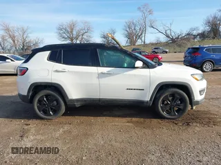 2019 Jeep Compass Altitude z VIN 3C4NJDBB0KT629952, wystawiony jako IAAI lot #41913931 z przebiegiem 78 054 mil mil oraz . Historia ofert i sprzedaży dostępna na DreamBid. Obrazek 14.