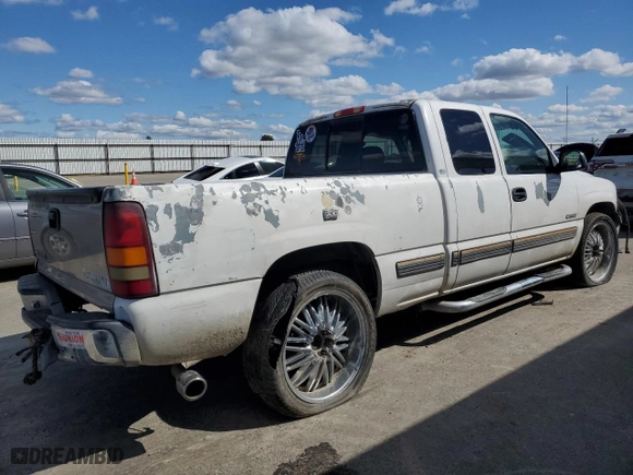 1999 Chevrolet Silverado 1500 LS with VIN 2GCEC19T7X1193973, listed as a Copart auction lot 49701125 with 276,641 mi miles and Salvage Title. Bid and sale history available at carsss.com. Image 3.