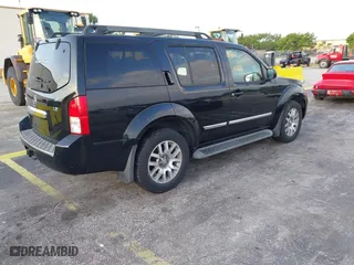 2012 Nissan Pathfinder LE with VIN 5N1AR1NN5CC607403, listed as a IAAI auction lot 41813677 with 217,854 mi miles. Bid and sale history available at carsss.com. Image 4.