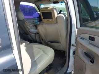 2002 Chevrolet Suburban LT with VIN 3GNFK16Z92G278272, listed as a IAAI auction lot 42073331 with 443,324 mi miles. Bid and sale history available at carsss.com. Image 8.