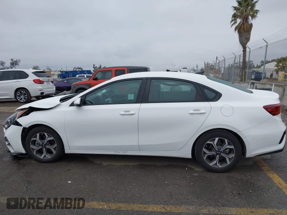 2021 Kia Forte LXS with VIN 3KPF24AD8ME332309, listed as a IAAI auction lot 41885851 with 27,395 mi miles. Bid and sale history available at carsss.com. Image 14.
