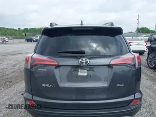 2018 Toyota RAV4 XLE z VIN 2T3WFREV8JW429188, wystawiony jako IAAI lot #42121963 z przebiegiem 133 462 mil mil oraz . Historia ofert i sprzedaży dostępna na DreamBid. Obrazek 16.