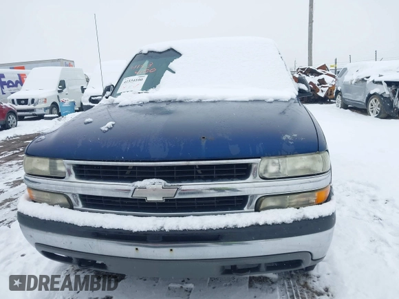 2002 Chevrolet Suburban LS with VIN 1GNFK16Z62J141868, listed as a IAAI auction lot 41534100 with 184,961 mi miles. Bid and sale history available at carsss.com. Image 12.