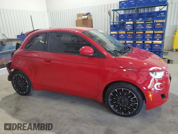 2024 FIAT 500e INSPI(RED) with VIN ZFAFFAA42RX209333, listed as a Copart auction lot 68452924 with 489 mi miles and Salvage Title. Bid and sale history available at carsss.com. Image 4.