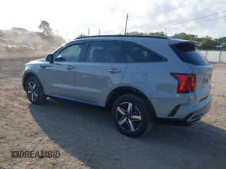 2023 Kia Sorento EX z VIN 5XYRH4LF9PG205862, wystawiony jako IAAI lot #42308924 z przebiegiem 19 433 mil mil oraz . Historia ofert i sprzedaży dostępna na DreamBid. Obrazek 3.