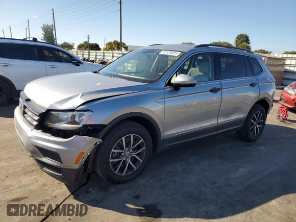 2020 Volkswagen Tiguan SE z VIN 3VV3B7AX8LM036808, wystawiony jako Copart lot #42124825 z przebiegiem 116 297 mil mil oraz Nie do naprawy. Historia ofert i sprzedaży dostępna na DreamBid. Obrazek 1.