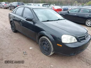 2008 Suzuki Forenza z VIN KL5JD56ZX8K845262, wystawiony jako IAAI lot #42141159 z przebiegiem Nie podano mil oraz . Historia ofert i sprzedaży dostępna na DreamBid. Obrazek 1.