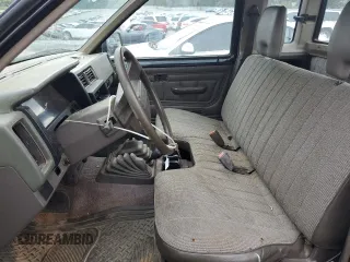 1988 Nissan Hardbody E z VIN 1N6ND16Y4JC384522, wystawiony jako Copart lot #64570204 z przebiegiem 10 784 mil mil oraz Szkody całkowita. Historia ofert i sprzedaży dostępna na DreamBid. Obrazek 7.