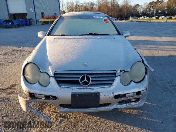 2003 Mercedes-Benz C 230 Kompressor with VIN WDBRN40J93A444693, listed as a Copart auction lot 87637615 with 156,298 mi miles and Salvage title. Bid and sale history available at DreamBid. Image 5.
