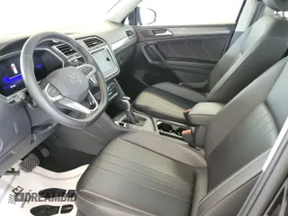 2024 Volkswagen Tiguan SE с VIN 3VV3B7AX0RM097417, выставлен на аукционе IAAI как лот 42850740 с пробегом 27 759 миль миль и . История ставок и продаж доступна на DreamBid. Изображение 9.
