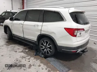 2019 Honda Pilot Touring 7-Passenger with VIN 5FNYF6H64KB005798, listed as a IAAI auction lot 41551933 with 103,151 mi miles. Bid and sale history available at carsss.com. Image 3.