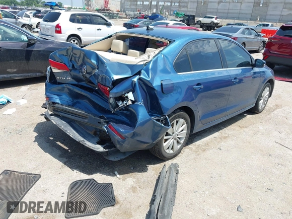 2015 Volkswagen Jetta SE with VIN 3VWD17AJ3FM260636, listed as a IAAI auction lot 42423975 with 129,377 mi miles and . Bid and sale history available at DreamBid. Image 4.