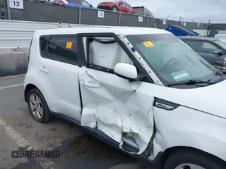 2016 Kia Soul with VIN KNDJN2A23G7341136, listed as a IAAI auction lot 41780119 with 1 mi miles. Bid and sale history available at carsss.com. Image 6.