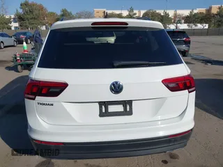 2020 Volkswagen Tiguan S z VIN 3VV1B7AX4LM098567, wystawiony jako IAAI lot #41504191 z przebiegiem 106 012 mil mil oraz . Historia ofert i sprzedaży dostępna na DreamBid. Obrazek 17.