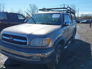 2000 Toyota Tundra SR5 with VIN 5TBBT4418YS043819, listed as a IAAI auction lot 41820617 with 249,454 mi miles. Bid and sale history available at carsss.com. Image 2.