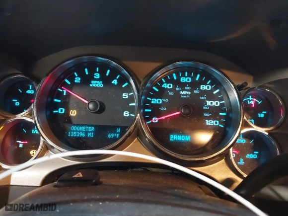 2012 Chevrolet Silverado 1500 LT with VIN 1GCRKSE70CZ132582, listed as a IAAI auction lot 40562795 with 135,396 mi miles. Bid and sale history available at carsss.com. Image 7.