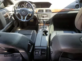 2013 Mercedes-Benz C 300 Sport z VIN WDDGF8AB6DA836770, wystawiony jako Copart lot #59181105 z przebiegiem 153 471 mil mil oraz Szkoda całkowita • Salvage title. Historia ofert i sprzedaży dostępna na DreamBid. Obrazek 8.