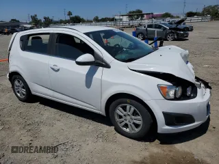2016 Chevrolet Sonic LT z VIN 1G1JC6SHXG4175711, wystawiony jako Copart lot #55358605 z przebiegiem 59 422 mil mil oraz Szkoda całkowita • Salvage title. Historia ofert i sprzedaży dostępna na DreamBid. Obrazek 4.