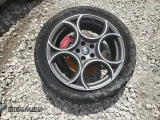 2024 Alfa Romeo Stelvio Ti z VIN ZASPAKBN7R7D70650, wystawiony jako Copart lot #63220614 z przebiegiem 8 078 mil mil oraz Nie do naprawy • Non repairable. Historia ofert i sprzedaży dostępna na DreamBid. Obrazek 13.