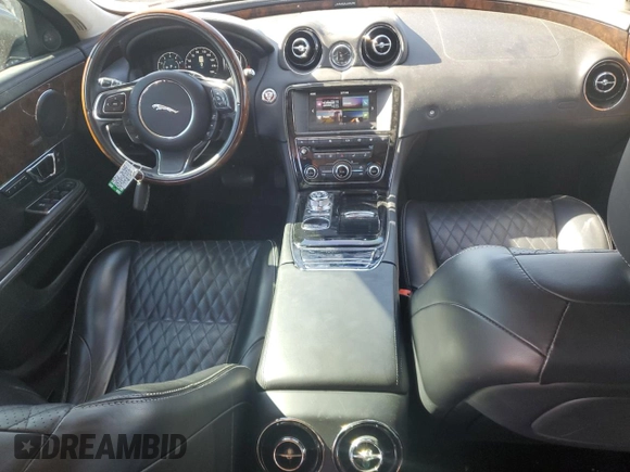 2016 Jaguar XJ Portfolio z VIN SAJWJ2GD3G8W03257, wystawiony jako Copart lot #76550324 z przebiegiem 79 205 mil mil oraz Szkoda całkowita • Salvage title. Historia ofert i sprzedaży dostępna na DreamBid. Obrazek 8.