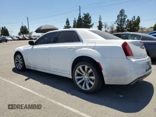 2019 Chrysler 300 Touring z VIN 2C3CCAAG6KH590956, wystawiony jako Copart lot #64140745 z przebiegiem 85 145 mil mil oraz Szkoda całkowita • Salvage title. Historia ofert i sprzedaży dostępna na DreamBid. Obrazek 2.