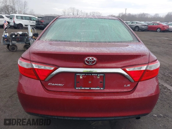 2015 Toyota Camry XLE with VIN 4T1BF1FK8FU983576, listed as a IAAI auction lot 41910503 with 62,941 mi miles. Bid and sale history available at carsss.com. Image 16.