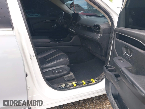 2024 Honda Pilot Touring z VIN 5FNYG1H71RB005034, wystawiony jako IAAI lot #42371878 z przebiegiem Nie podano mil oraz . Historia ofert i sprzedaży dostępna na DreamBid. Obrazek 5.
