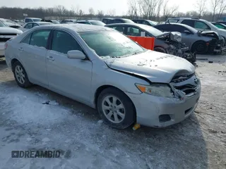2011 Toyota Camry LE z VIN 4T4BF3EK8BR099120, wystawiony jako IAAI lot #41357044 z przebiegiem 161 284 mil mil oraz . Historia ofert i sprzedaży dostępna na DreamBid. Obrazek 1.