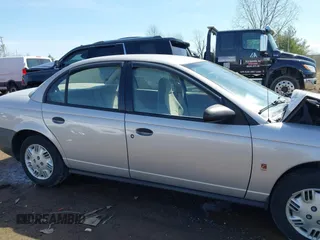 1999 Saturn SL z VIN 1G8ZH5281XZ376254, wystawiony jako IAAI lot #41857372 z przebiegiem 229 836 mil mil oraz . Historia ofert i sprzedaży dostępna na DreamBid. Obrazek 13.