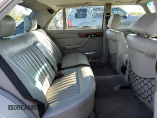 1987 Mercedes-Benz 420 420SEL with VIN WDBCA35D0HA307700, listed as a Copart auction lot 46875455 with 117,272 mi miles and Clean Title. Bid and sale history available at carsss.com. Image 10.
