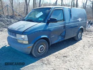 1998 Chevrolet Astro Cargo Van with VIN 1GCDM19W1WB194599, listed as a IAAI auction lot 41771541 with 178,607 mi miles. Bid and sale history available at carsss.com. Image 2.