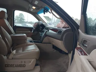 2014 GMC Yukon SLT with VIN 1GKS1CE00ER164663, listed as a IAAI auction lot 41547771 with 178,998 mi miles. Bid and sale history available at carsss.com. Image 5.