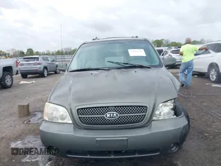 2005 Kia Sedona LX with VIN KNDUP132656734193, listed as a IAAI auction lot 41892342 with 91,768 mi miles. Bid and sale history available at carsss.com. Image 12.