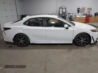 2023 Toyota Camry SE z VIN 4T1G11BK2PU083901, wystawiony jako IAAI lot #41776738 z przebiegiem 31 548 mil mil oraz . Historia ofert i sprzedaży dostępna na DreamBid. Obrazek 13.