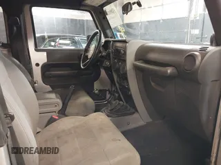 2008 Jeep Wrangler Rubicon с VIN 1J8GA64198L512120, выставлен на аукционе IAAI как лот 42091137 с пробегом 51 178 миль миль и . История ставок и продаж доступна на DreamBid. Изображение 5.