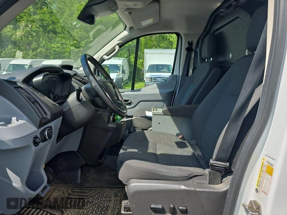 2018 Ford Transit z VIN 1FTYR1YGXJKB43964, wystawiony jako IAAI lot #42815010 z przebiegiem 118 564 mil mil oraz . Historia ofert i sprzedaży dostępna na DreamBid. Obrazek 7.