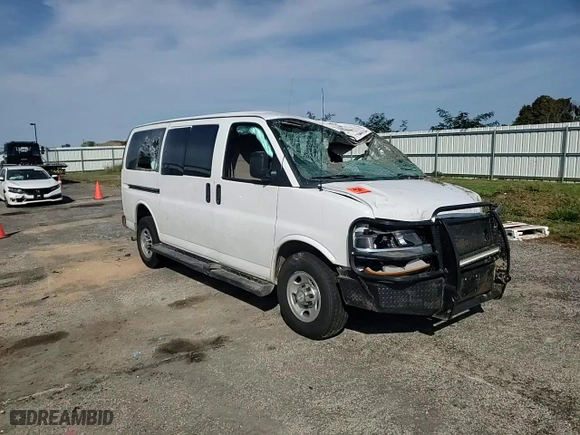 2018 Chevrolet Express Passenger LT with VIN 1GAZGMFG1J1264900, listed as a Copart auction lot 71044754 with 0 mi miles and Non Repairable. Bid and sale history available at carsss.com. Image 12.