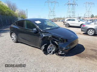 2024 Tesla Model Y Long Range z VIN 7SAYGAEE4RF981217, wystawiony jako IAAI lot #41990202 z przebiegiem 60 853 mil mil oraz . Historia ofert i sprzedaży dostępna na DreamBid. Obrazek 1.