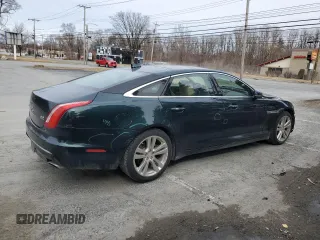 2016 Jaguar XJ Portfolio z VIN SAJWJ2GD0G8V92850, wystawiony jako Copart lot #47844065 z przebiegiem 99 652 mil mil oraz Szkoda całkowita • Salvage title. Historia ofert i sprzedaży dostępna na DreamBid. Obrazek 3.